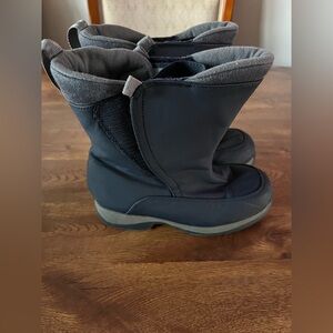 Boys blue Lands End Youth size 5 snow boots